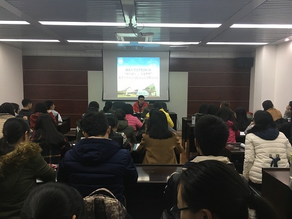 91吃瓜
回访母校动员会1.JPG